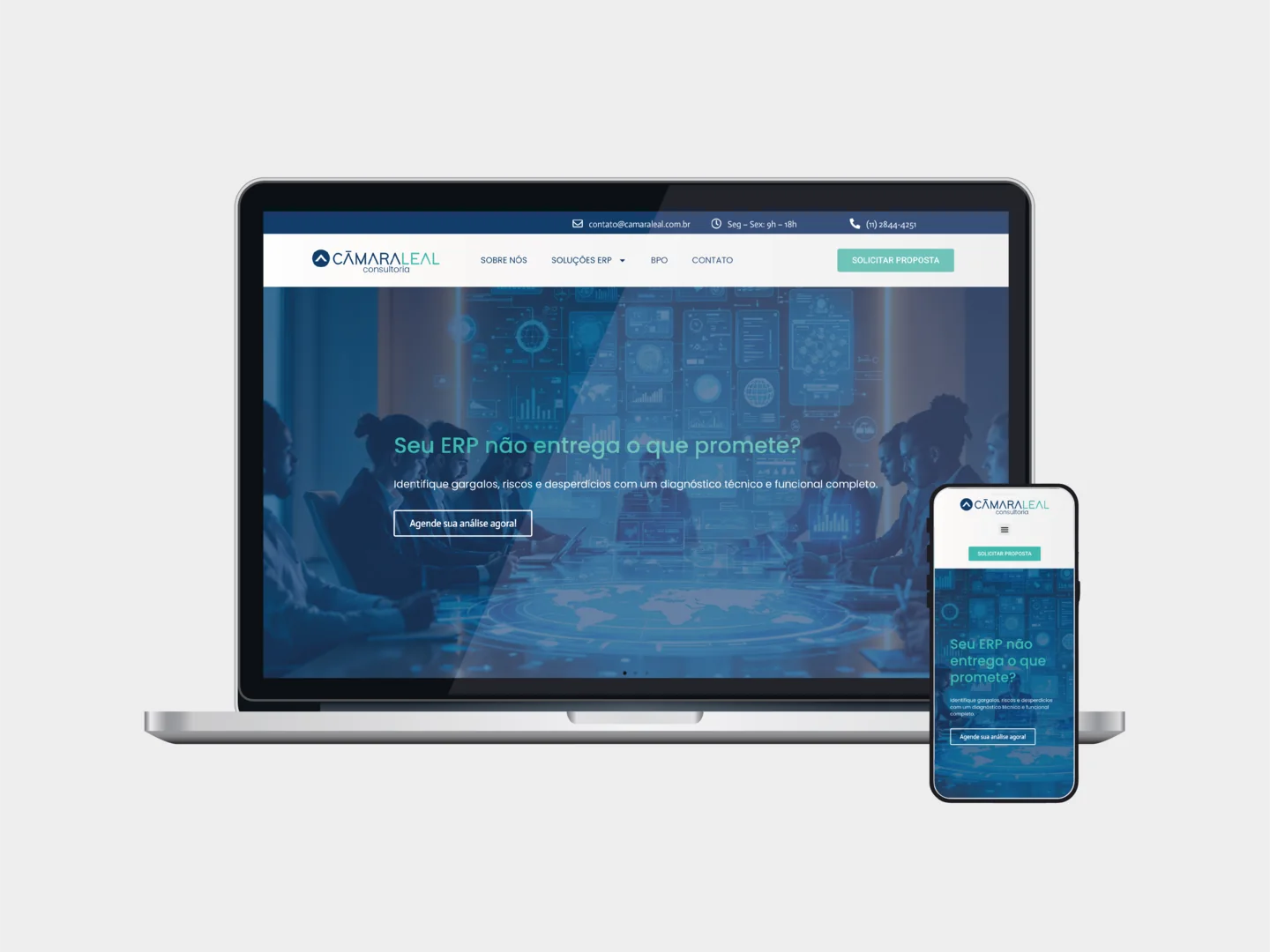 O novo site institucional da Câmara Leal em desktop e celular, com a nova identidade aplicada à interface.