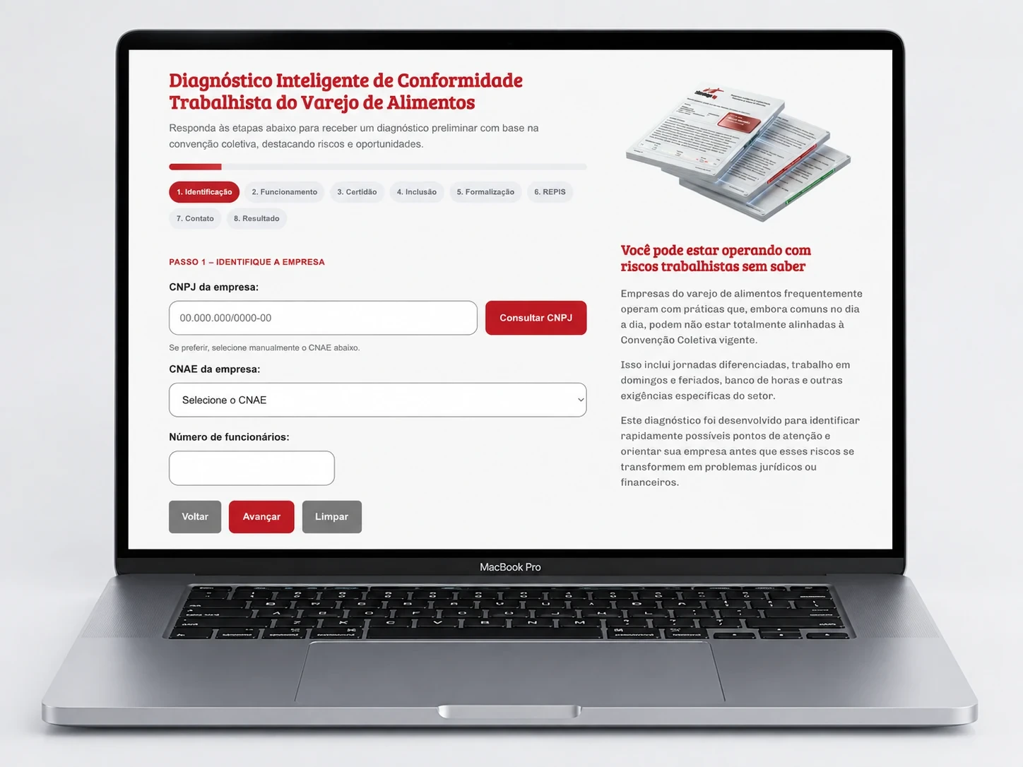 A primeira etapa da plataforma em um notebook: campo de CNPJ, seletor de CNAE e número de funcionários, com o botão de consulta.