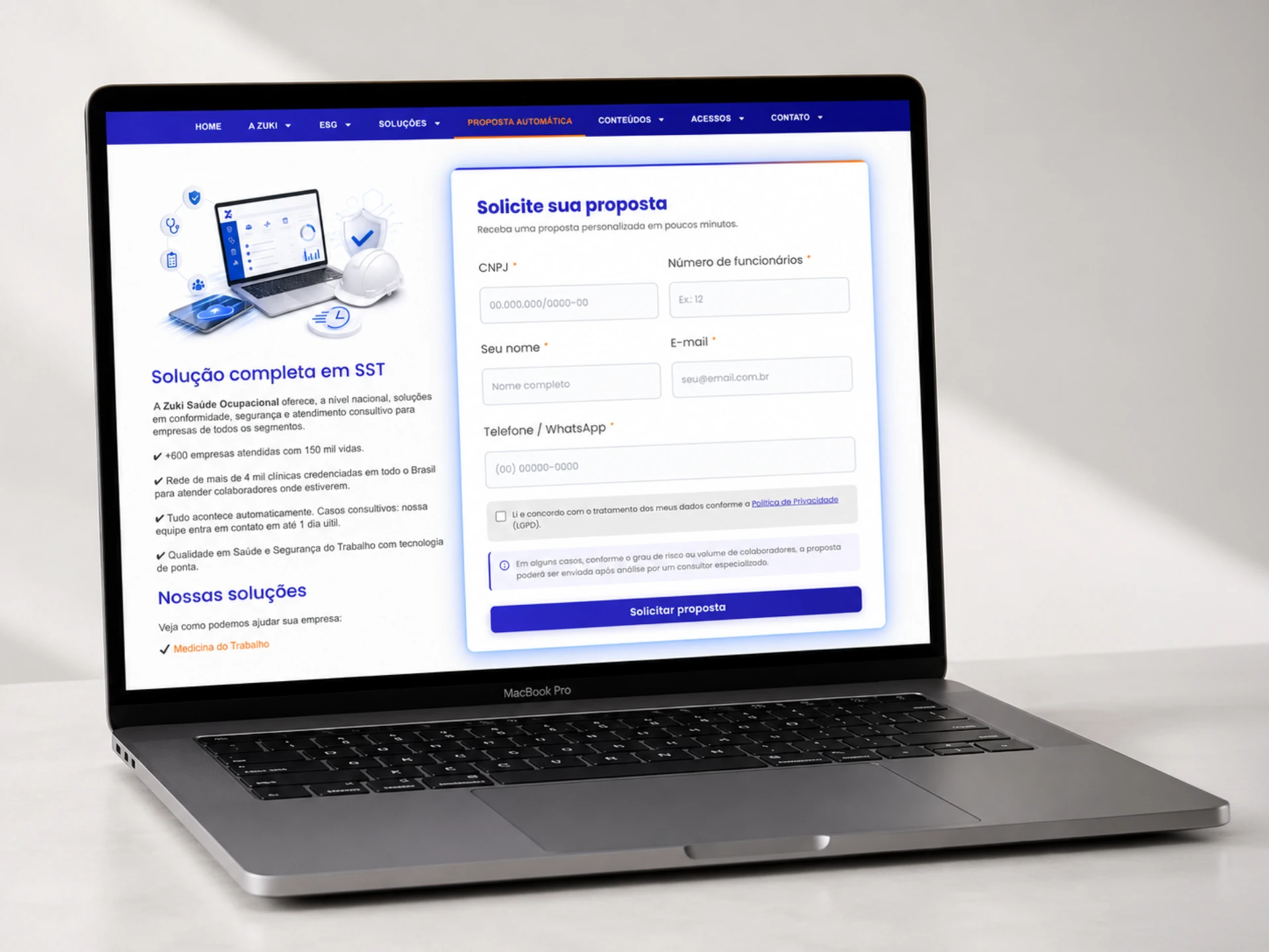 A plataforma aberta no navegador: a página da Proposta Automática à esquerda e o formulário de solicitação à direita, com os campos de CNPJ, número de funcionários e contato.